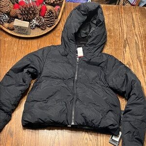 NWT Under Armour Limitless Down Women's Black Hooded Puffer cropped Jacket